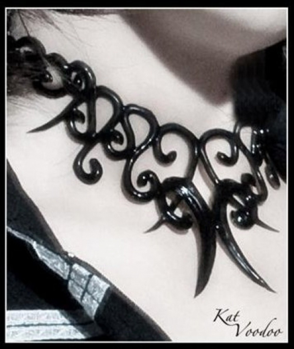 Collier ras de cou latex noir