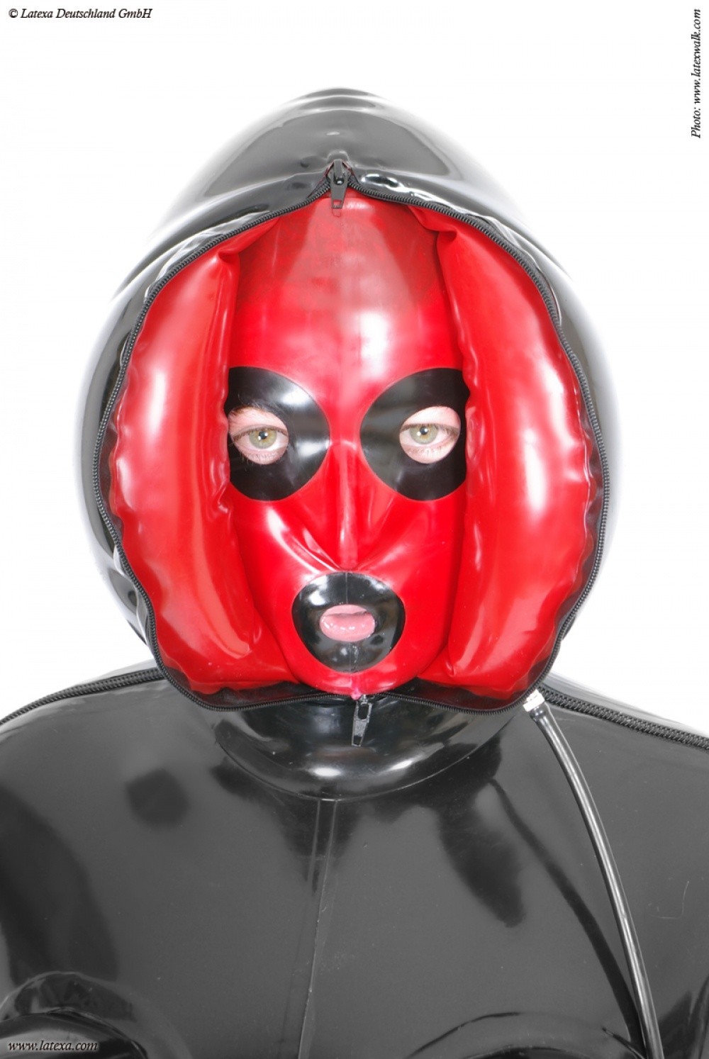 Latexa 3256 Cagoule latex Spikes unisex noir rouge bleu