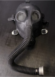 Masque à gaz Soviet noir avec tuyau & filtre vert