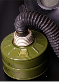 Masque à gaz Soviet noir avec tuyau avec filtre vert