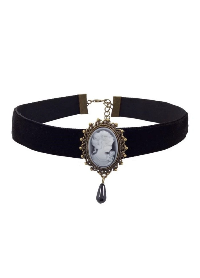 Collier ras de cou en velours noir avec bijou camée noir et blanc et perle noir esprit gothique