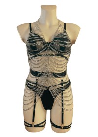 Robe en chaine argenté ajustable dans la nuque et le dos en vente chez Sophie libertine Vannes