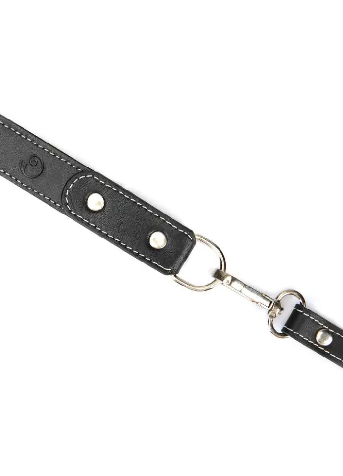 Paddle en cuir noir en vente chez Sophie Libertine Vannes Sextoy