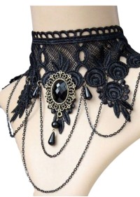 Collier ras de cou noir en dentelle asymétrique avec breloques, camé et chainette - Sophie Libertine Vannes